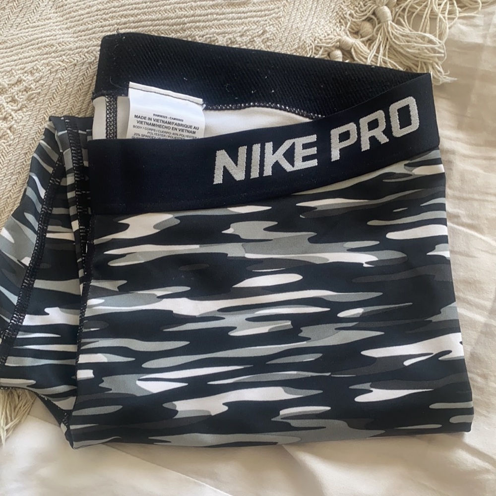 Nike Pro Capris